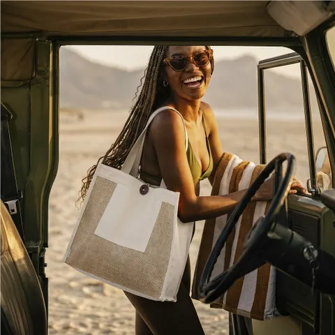 bag-4693_lifestyle_ai-no-logo_1024x1024
