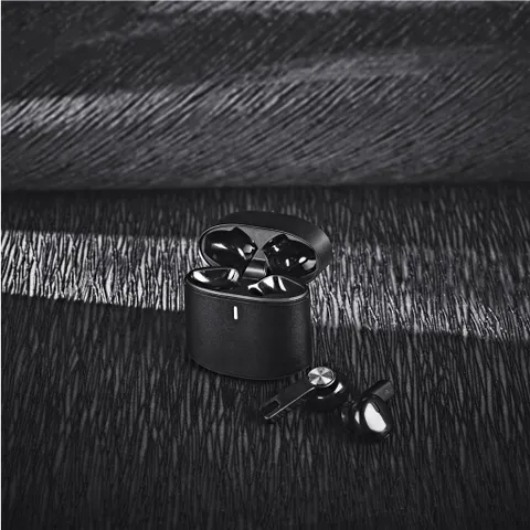 MT-AV-447-B_LIFESTYLE-NO-LOGO_1024X1024.jpg