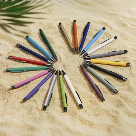 pen-1901_lifestyle_ai-no-logo_1024x1024