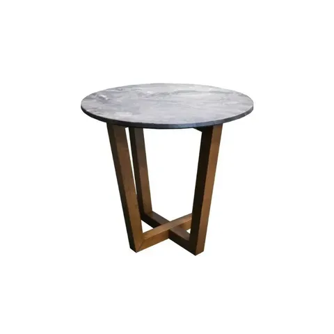 daphne-lamp-table.jpg