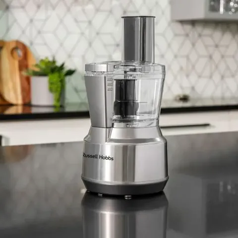russell-hobbs-cordless-rechargeable-food-processor-lifestyle.jpg