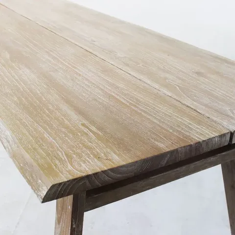 hii-barcelona-dining-table-