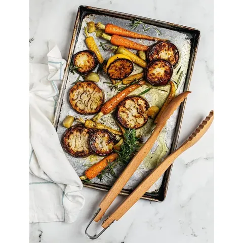 legend-beechwood-tongs-lifestyle