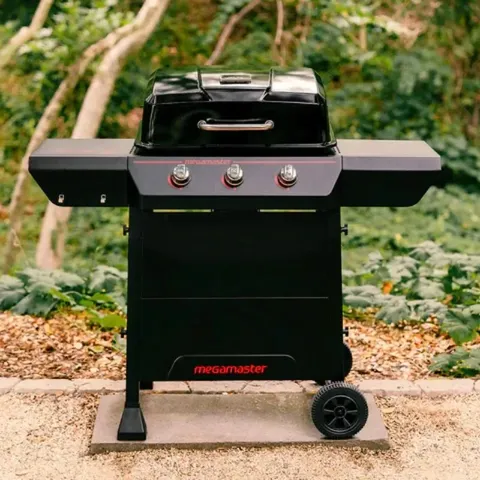 megamaster-inferno-series-3-burner-patio-gas-braai-lifestyle