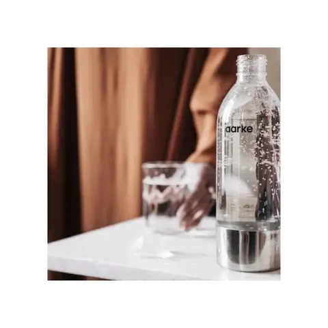 aarke-pet-water-bottle-lifestyle