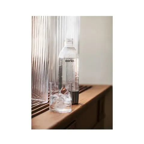 aarke-pet-water-bottle-lifestyle2