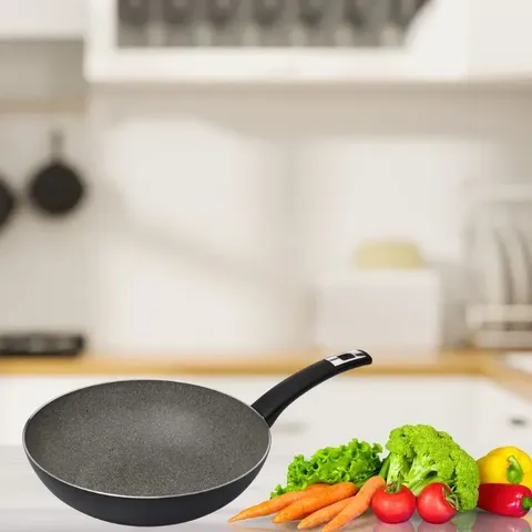 ballarini-ischia-28cm-wok-lifestyle