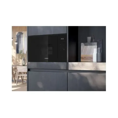 siemens-25l-built-in-microwave-with-grill-be555lmb2-02