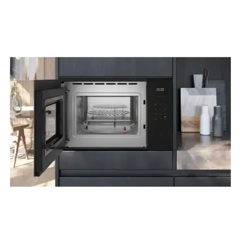 siemens-25l-built-in-microwave-with-grill-be555lmb2-03