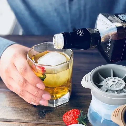 progressive-sphere-ice-mould-in-glass