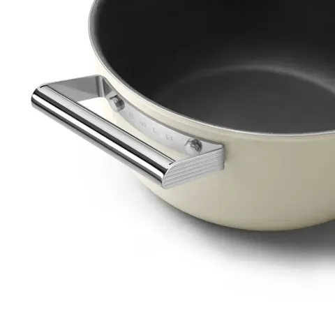 smeg-24cm-cream-casserole-handle