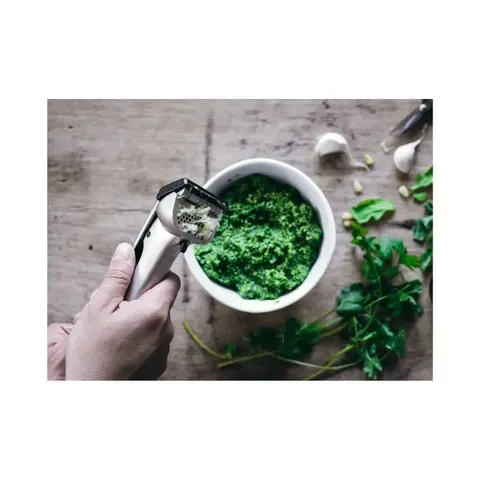 dreamfarm-charcoal-black-garject-garlic-press-dfga5516-06