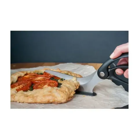 dreamfarm-scizza-charcoal-black-pizza-scissors-dfsc2010-04