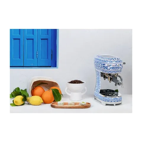 smeg-dolce-gabbana-blu-mediterraneo-espresso-coffee-machine-ecf02dgbeu-04