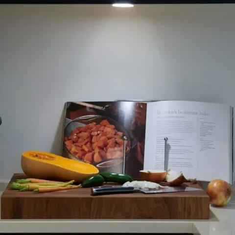 gizzu-rechargeable-emergency-downlight-bulb