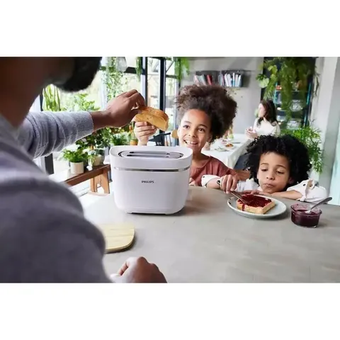 philips-eco-conscious-edition-toaster-lifestyle