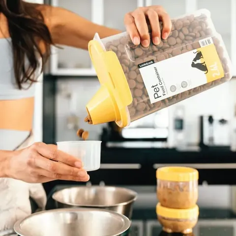 locknlock-pet-2.4l-food-container-with-measuring-cup