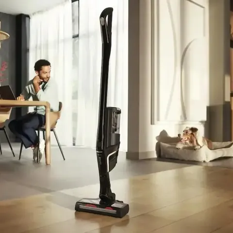 miele-triflex-hx2-cat-dog-black-cordless-stick-vacuum-cleaner-lifestyle-min