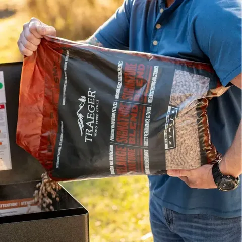 traeger-signature-blend-pellets-lifestyle