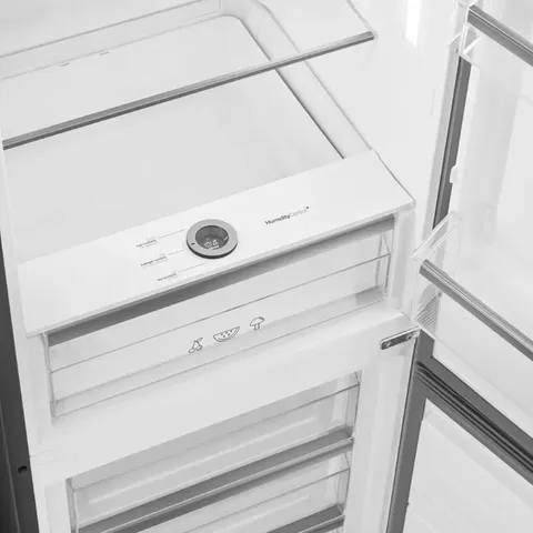 smeg-324l-bottom-freezer-rc33knza-drawer