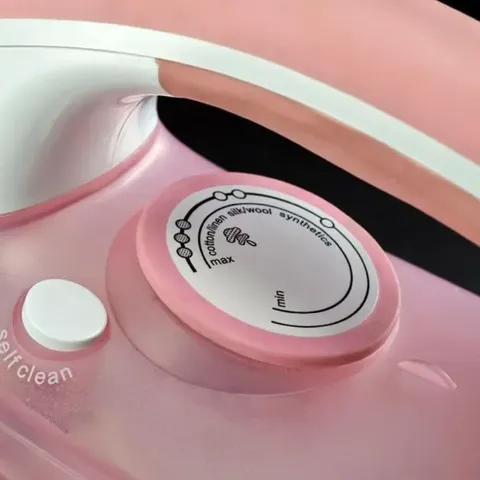 russell-hobbs-crease-control-steam-iron