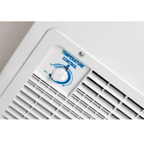 univa-chest-freezer-uc125w-temperature-control