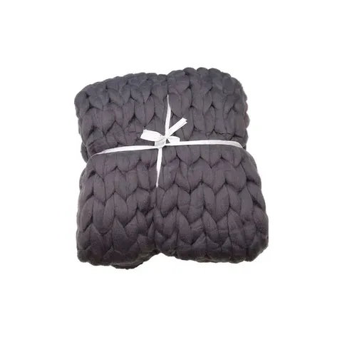home4u-100x120-dark-grey-chunky-woolen-blanket