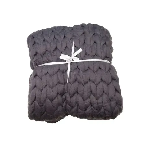home4u-100x150-dark-grey-chunky-woolen-blanket