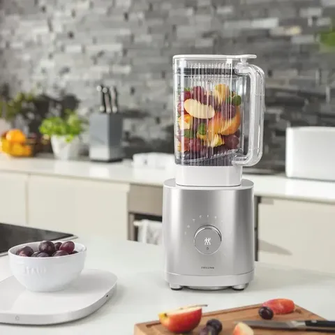 zwilling-enfinigy-table-blender-lifestyle