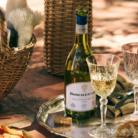 20250327-boschendal-lifestyle-shot-6-sauvignon-blanc-006-rt
